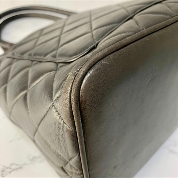 CHANEL Quilted Large Logo Black Calfskin Gold Medallion Tote - Picture 13 of 13